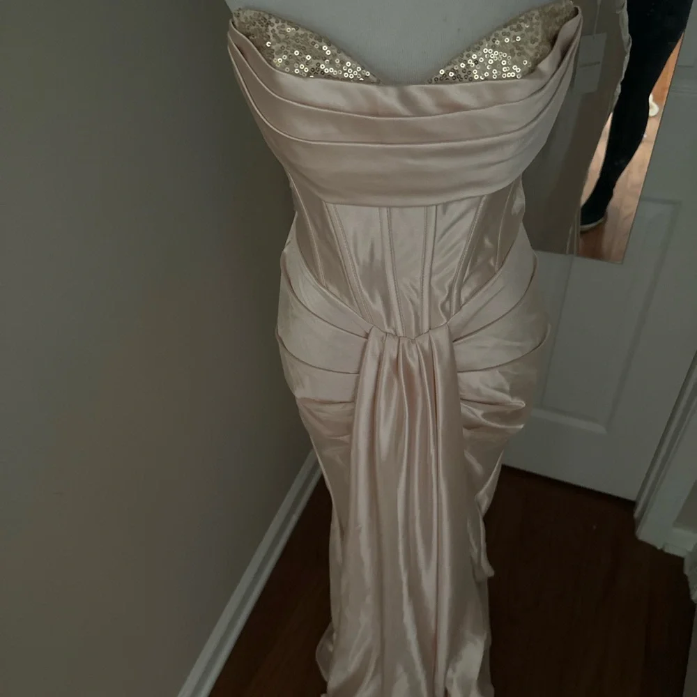 NWT Strapless Pink-Champagne Stretch Satin Evening Gown with gold sparkle detail - Picture 2 of 6